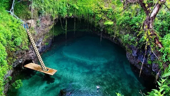 Sua Ocean Trench