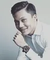   Rizky Febian Ardiansyah Sutisna, atau yang lebih akrab disapa Rizky Febian ini adalah putra dari komedian Sule Sutisna. Rizky kini sukses merajai tangga lagu di Indonesia yang bertajuk Kesempurnaan Cinta. ( via instagram@rizkyfbian/Bintang.com)