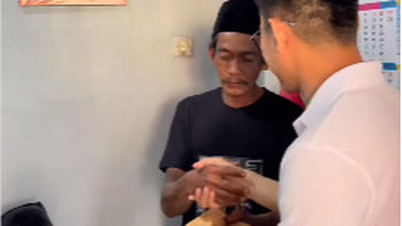 Bertubi-tubi Rezeki Didapat Penjual Es Teh Usai Dihina Gus Miftah