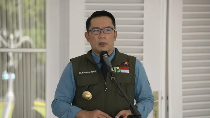 Kang Emil dalam acara penyerahan bantuan alat untuk penanganan pasien COVID-19 di Gedung Pakuan, Kota Bandung, Rabu (1/4/2020).