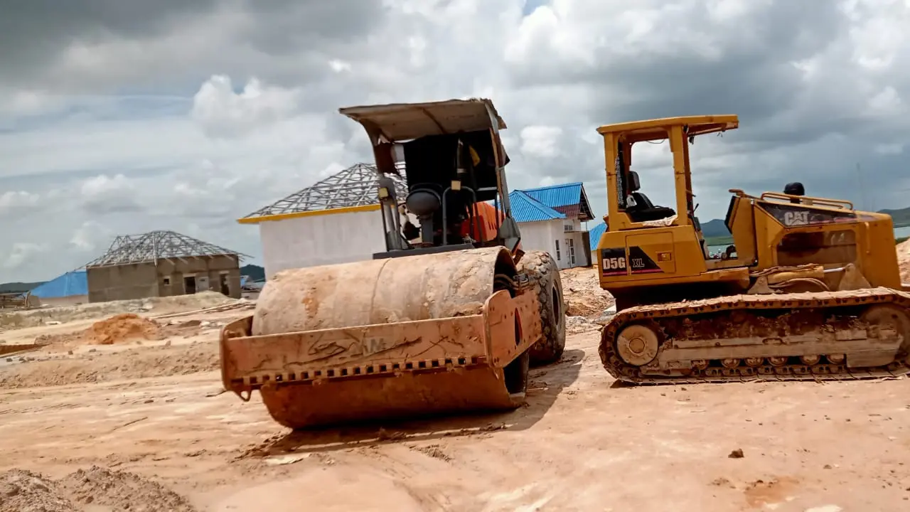 Operator alat berat pembangunan rumah relokasi Rempang Eco City mogok kerja. (Foto: Liputan6.com/Ajang Nurdin)