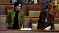 Menteri Keuangan Sri Mulyani menghadiri Rapat Paripurna DPR RI di Kompleks Parlemen, Jakarta, Kamis (27/7). DPR memberikan persetujuan untuk menjadikan aturan intip rekening dari Perppu Nomor 1 Tahun 2017 menjadi UU. (Liputan6.com/Johan Tallo)