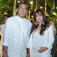 Nora Danish dan suami. Keduanya merupakan 'mak comblang' pasangan Laudya Cynthia Bella dan Engku Emran. (Deki Prayoga/Bintang.com)