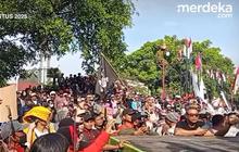 VIDEO: Pati Bergerak! Bendera One Piece Berkibar, Demo Warga Desak Bupati Mundur