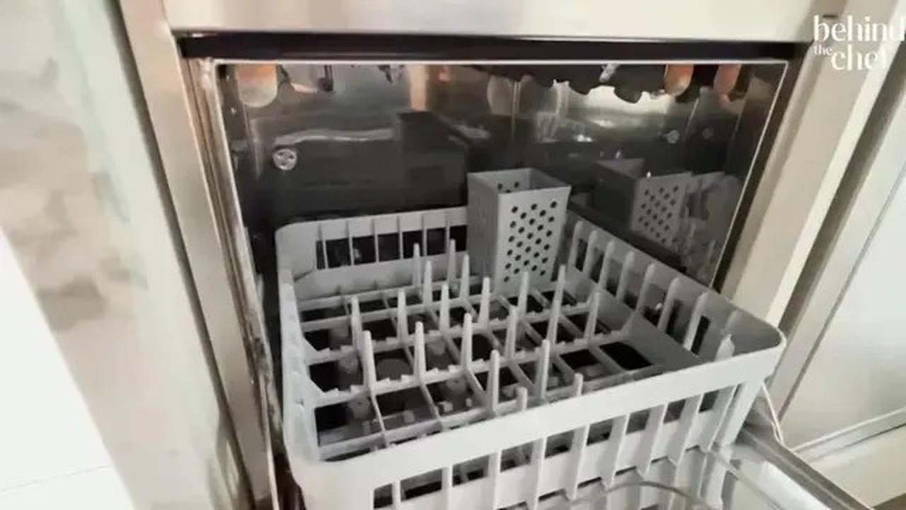 Potret Dapur Rumah Chef Juna, Punya Model yang Elegan dan Estetik