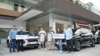 Serah terima unit pengganti program 'New Car Replacement Guarantee' di showroom Hyundai Gowa Kebon Jeruk, Jakarta.