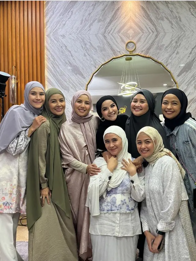 Potret Meisya Siregar dan teman-teman selebnya (Sumber: Instagram/meisya_siregar)