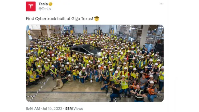 Tesla Cybertruck keluar dari jalur produksi di pabrik Tesla di Austin, Texas