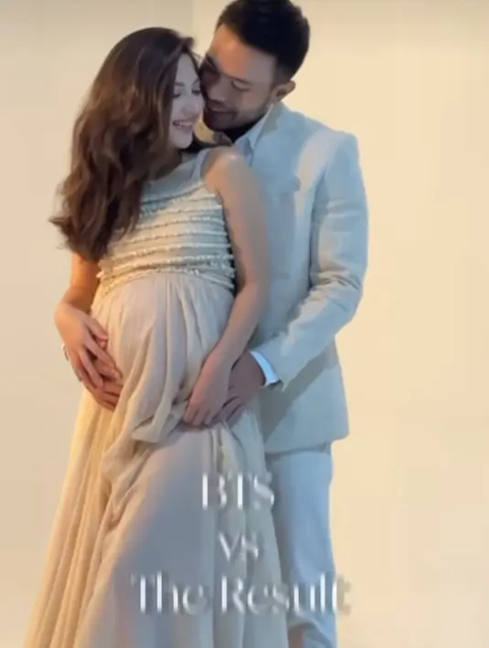 <p>Jessica Mila dan Yakup Hasibuan juga tampak romantis dalam sesi pemotretan kali ini. Tak disangka sebentar lagi keduanya akan menyandang status ayah dan ibu. (Foto: Instagram/ jscmila)</p>