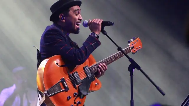 Akhir Cerita Cinta – Album Selamat Pagi, Dunia! (2002)