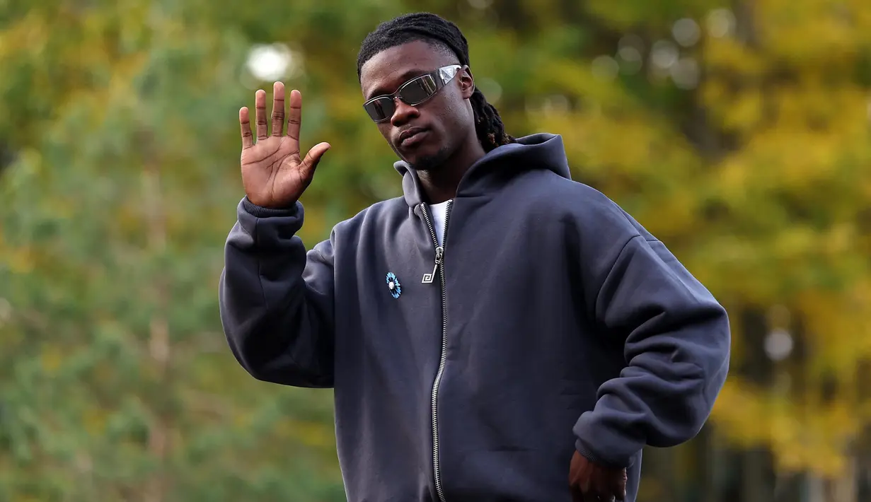 Gelandang timnas Prancis, Eduardo Camavinga saat tiba di Clairefontaine-en-Yvelines pada 11 November 2024. (FRANCK FIFE/AFP)