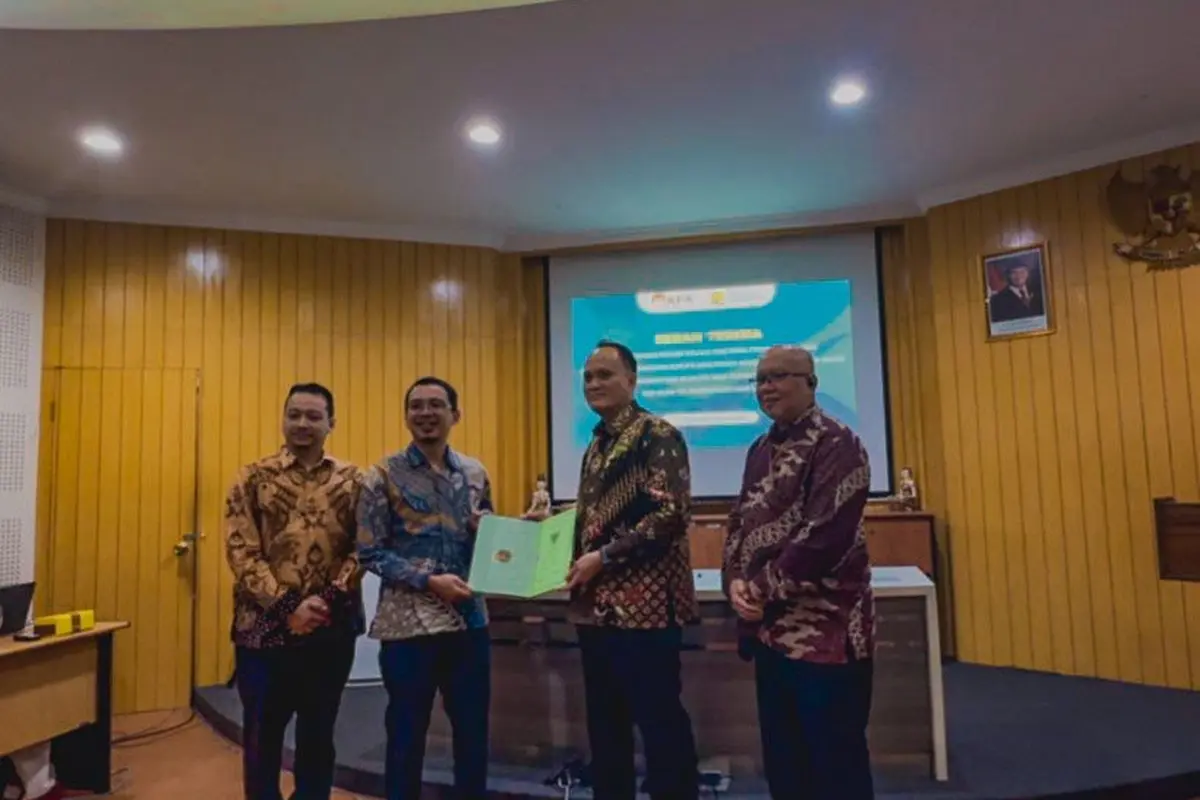 Komisi Pemberantasan Korupsi (KPK) menyerahkan aset rampasan negara senilai Rp 3,88 miliar kepada Kementerian Pekerjaan Umum (PU) di Balai Teknik Sabo PUPR, Sleman, Yogyakarta, Kamis (9/4) (Istimewa)