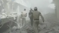 Pasukan Pemerintah Suriah diduga menjatuhkan bom barel yang mengandung klorin dari helikopter di pinggiran kota Aleppo (BBC)