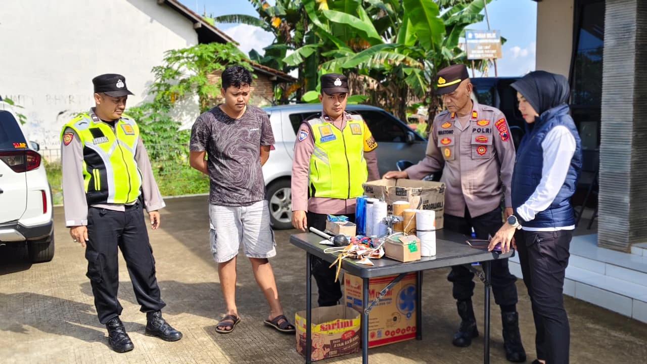Mengancam Penerbangan, 7 Balon Udara Disusupi Mercon di Pekalongan Disita Polisi