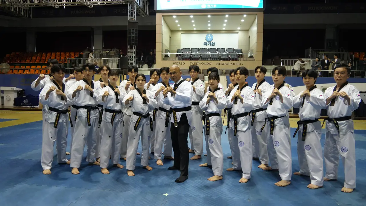 CdM Indonesia di Paralimpiade 2024 Reda Manthovani Dapat Gelar Grand Master Taekwondo