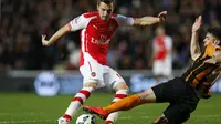 Tendangan Aaron Ramsey mencetak gol kedua Arsenal ke gawang Hull City dalam lanjutan Liga Premier Inggris (Reuters / Lee Smith Livepic)