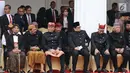 Sejumlah menteri kabinet dan pejabat mengenakan pakaian adat saat mengikuti upacara Hari Lahir Pancasila di gedung Pancasila, Jakarta, Kamis (1/6). Dalam upacara ini menteri Kabinet Kerja kompak mengenakan busana adat Nusantara.(Liputan6.com/Angga Yuniar)