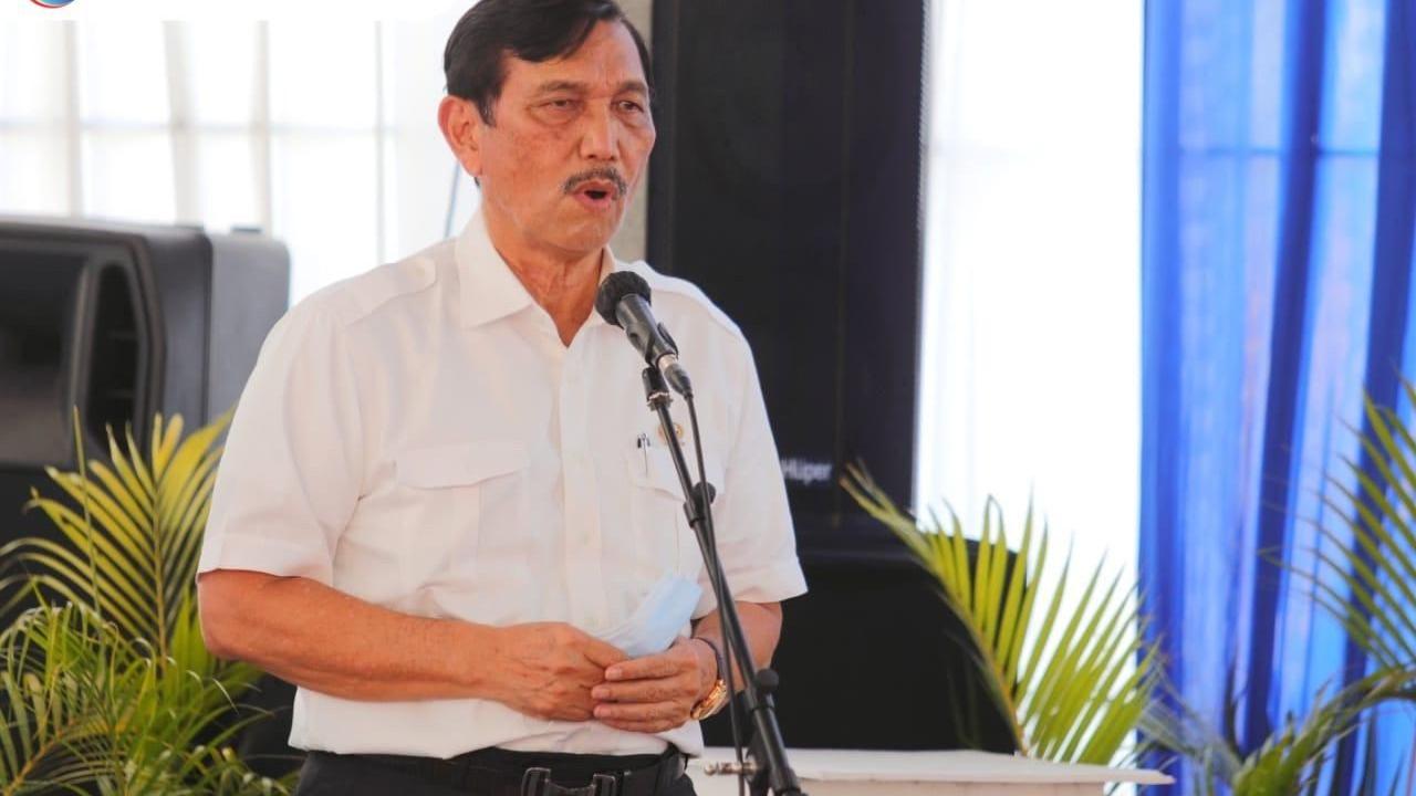 Menteri Koordinator Bidang Kemaritiman dan Investasi (Menko Marves) Luhut Binsar Pandjaitan melakukan kunjungan kerja ke Bandara Dhoho, Kediri, Senin (26/4/2021). (Foto: Kemenko Marves)