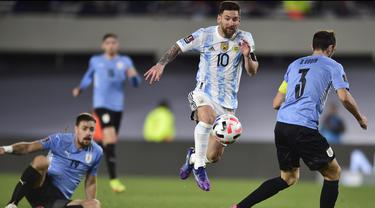 Foto: Lionel Messi Cetak Gol saat Argentina Melumat Uruguay dalam Kualifikasi Piala Dunia 2022