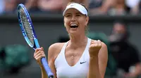 Petenis Rusia, Maria Sharapova meraih gelar Wimbledon pada 2004 setelah mengalahkan Serena Williams 6-1, 6-4. (AFP/Glyn Kirk)