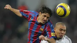 Edmilson bergabung dengan Lyon dari Sao Paulo sebelum memperkuat Barcelona tahun 2004. Peran Edmilson sangat penting di lini tengah Barcelona saat meraih gelar Liga Champions dan La Liga. (AFP/Javier Soriano)