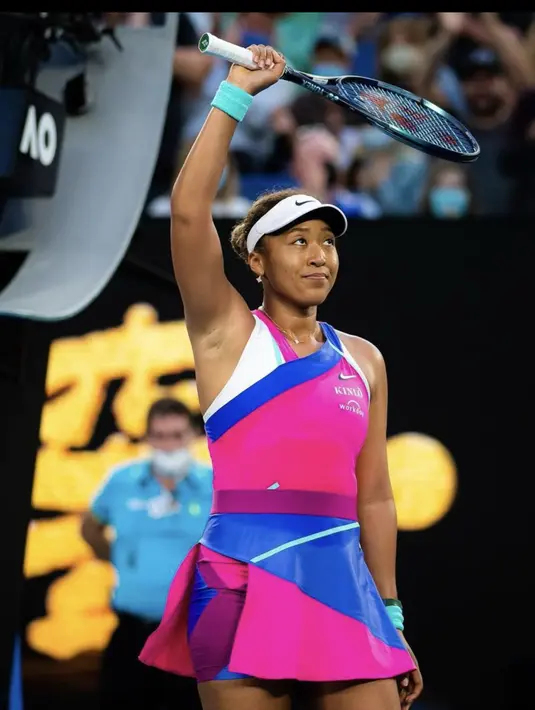 Paduan warna cerah hadirkan gaya memikat pada tampilan Naomi Osaka. [Foto: Instagram/ Naomi Osaka]