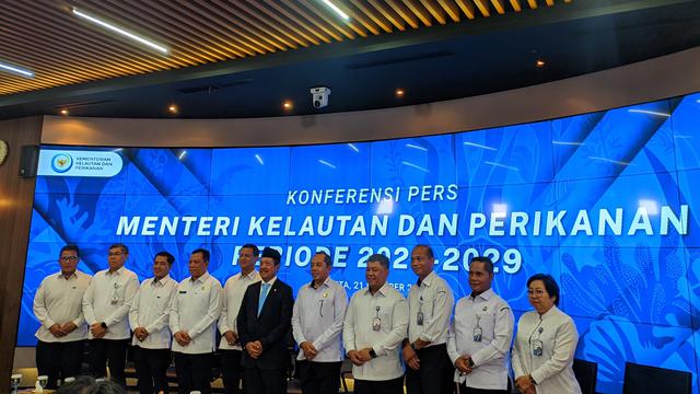 Menteri Kelautan dan Perikanan, Sakti Wahyu Trenggono bersama jajarannya di Kementerian Kelautan dan Perikanan (KKP)