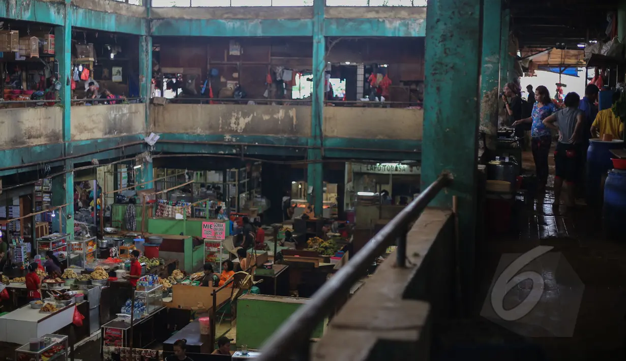 Kondisi Pasar Inpres Blok VI, Pasar Senen, Jakarta, Rabu (14/4/2015). Kementerian Perdagangan akan merevitalisasi pasar tradisional, tidak sekadar perbaikan fisik tetapi juga dari sisi ekonomi, sosial budaya, dan manajemen. (Liputan6.com/Faizal Fanani)