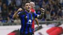 Pemain Inter Milan, Lautaro Martinez, melakukan selebrasi setelah mencetak gol ke gawang Monza pada laga perdana Serie A musim 2023/2024 di Stadion Giuseppe Meazza, Minggu (20/8/2023). Inter Milan menang dengan skor 2-0. (AP Photo/Luca Bruno)
