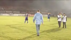 Dejan Antonic terlihat kecewa setelah Persib Bandung dikalahkan oleh Arema Cronus pada laga pamungkas Bali Island Cup 2016 di Stadion I Wayan Dipta, Gianyar, Bali, Selasa (23/2/2016) WIB. Persib takluk 1-0 dari Arema Cronus.