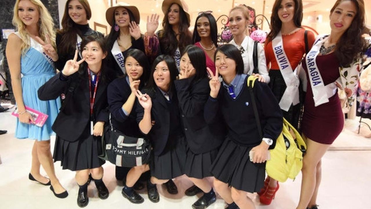 Aksi Chintya Fabiola dan kontestan Miss International keliling Tokyo