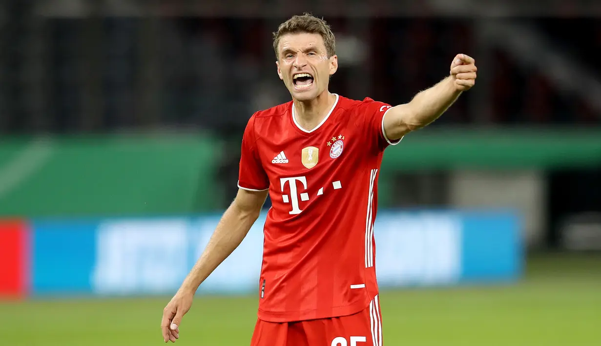 3. Thomas Mueller - Penyerang berusia 30 tahun ini memiliki kemampuan yang luar biasa dan peran penting dalam serangan Bayern Munchen di Liga Champions. Mueller mampu menghancurkan konsentrasi pemain bertahan lawan untuk memberikan ruang rekan setimnya mencetak gol. (AFP/Alexander Hassenstein/pool)