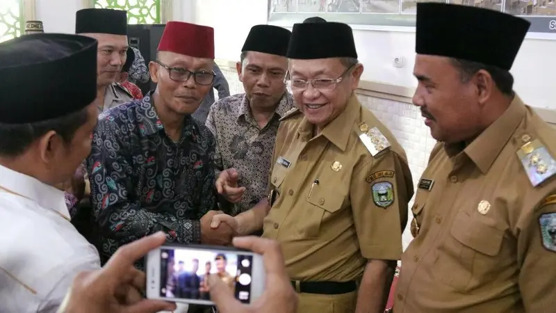 Bakal cagub Jambi Cek Endra mendatangi Pondok Pesantren di Sorolangun.