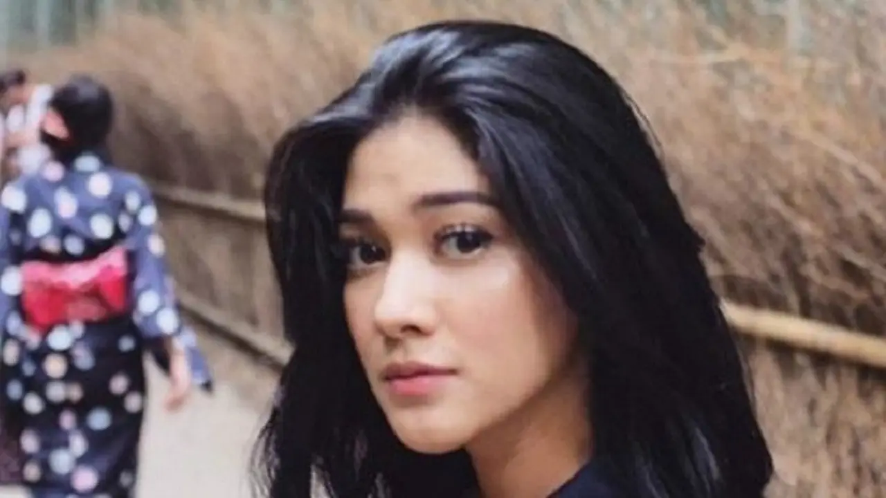 [Bintang] Klasik Chic, Outfit Liburan Naysila Mirdad Ini Cocok Dijadikan Inspirasi