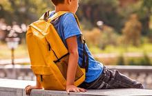 9 Dampak Sering Membawa Tas Ransel yang Berat, Bisa Ubah Postur Tubuh