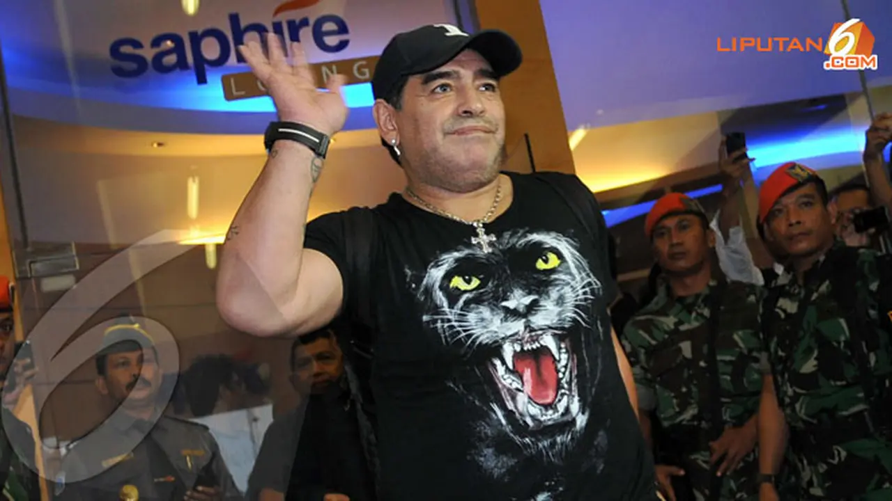 maradona-melambai-130629a.jpg