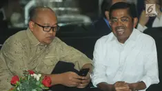 Menteri Sosial Idrus Marham duduk di lobi gedung KPK usai diperiksa penyidik, Jakarta, Kamis (26/7). Idrus diperiksa sebagai saksi untuk dua tersangka Wakil Ketua Komisi VII DPR Eni Maulani Saragih dan Johannes B Kotjo. (Merdeka.com/Dwi Narwoko)