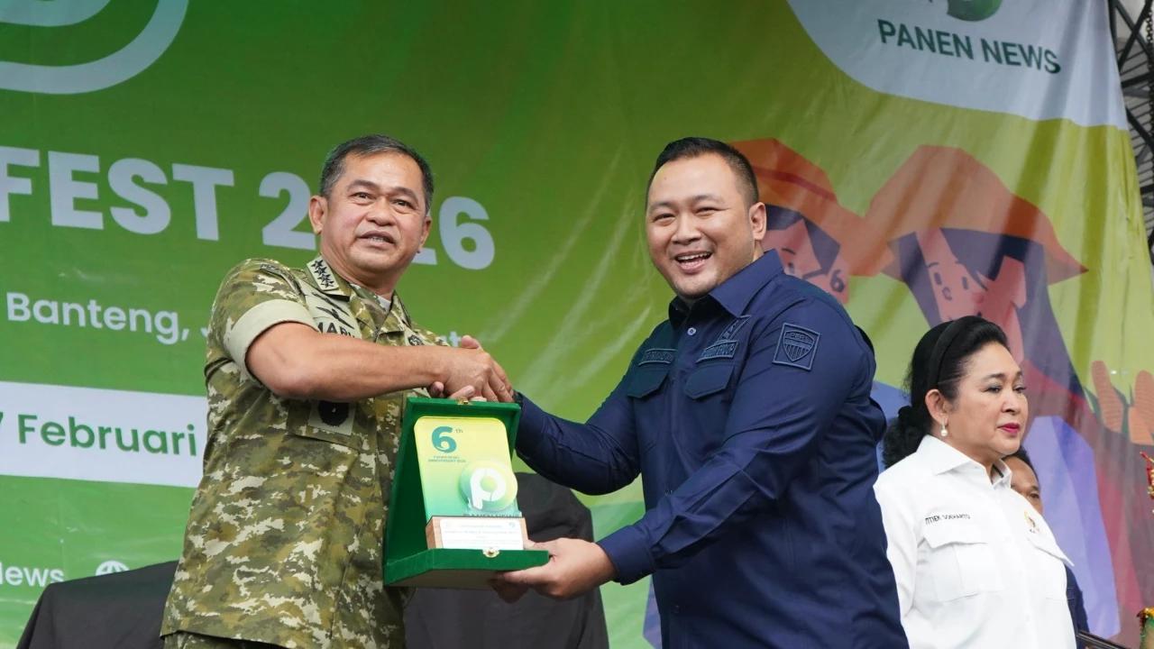 FOTO: Kasad Terima Penghargaan Kepemimpinan Bidang Ketahanan Pangan