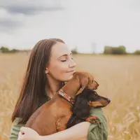 Liburan akhir tahun dapat dihabiskan bersama dengan hewan peliharaan kesayangan. (Foto: Pexels.com/Dominika Roseclay)