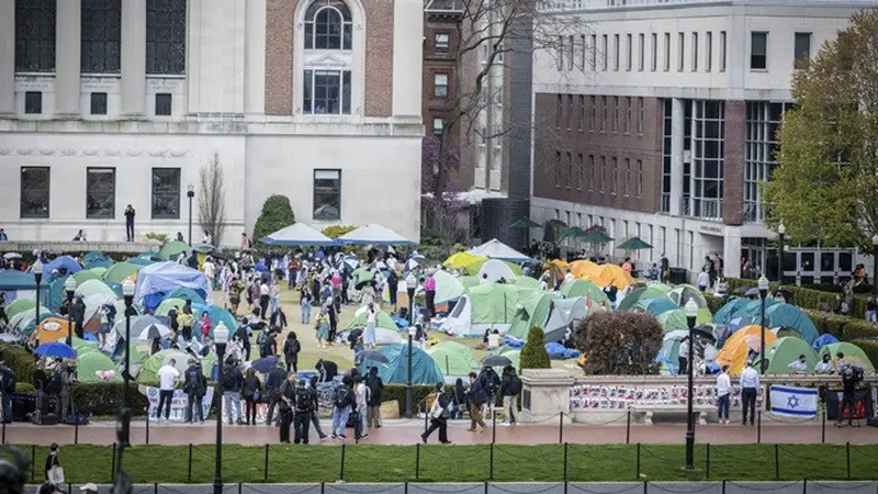 Mahasiswa pengunjuk rasa pro-Palestina mendirikan tenda di Columbia University, New York, Amerika Serikat (AS) pada Rabu (24/4/2024).