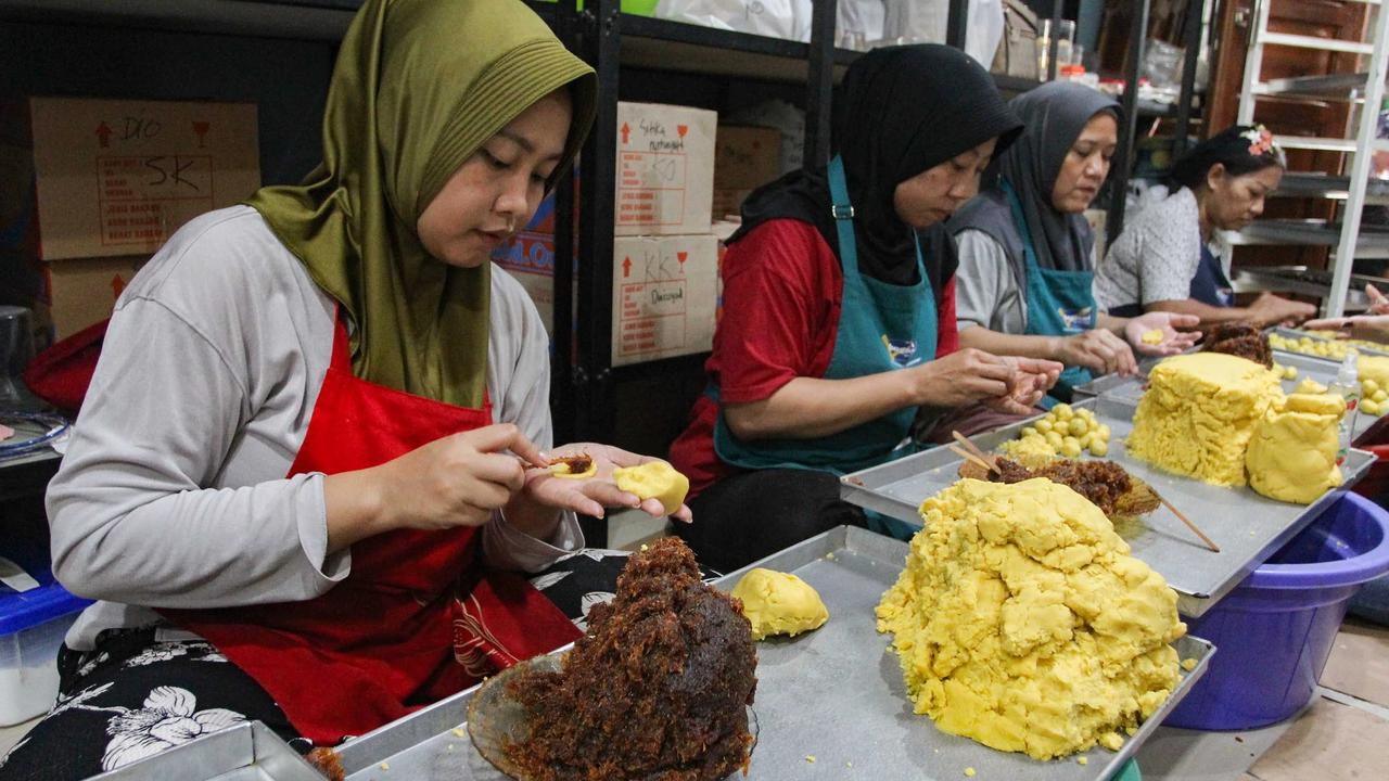 FOTO: Produksi Kue Lebaran Kampung Nastar Meningkat Jelang Lebaran