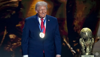 Trump Tersenyum Lebar Saat Terima FIFA Peace Prize