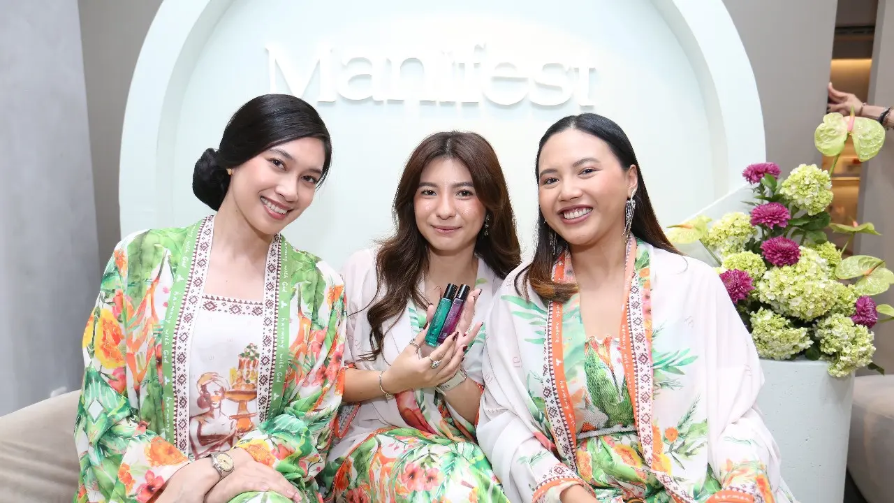 Shaloom Razade bersama Diah Ayu Lestari (Dede) dan Sakina Soekasah resmi meluncurkan Manifest.