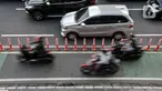 Pengendara sepeda motor menerobos jalur khusus sepeda di Jalan Kramat Raya, Jakarta, Kamis (22/9/2022). Penerapan jalur sepeda sepanjang 196,45 kilometer dan tersebar di 26 ruas jalan yang dibangun Pemprov DKI Jakarta itu belum berfungsi secara efektif karena masih diserobot pengendara sepeda motor akibat arus lalu lintas yang semakin padat. (merdeka.com/Iqbal S. Nugroho)