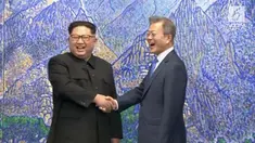 Korea Utara dan Korea Selatan secara bersamaan mengumumkan berakhirnya Perang Korea, yang membuat kedua negara bermusuhan selama 65 tahun terakhir.