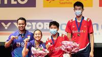 Rehan Naufal Kusharjanto/Lisa Ayu Kusumawati memenangkan gelar ganda campuran Hylo Open 2022. Pasangan muda Indonesia ini mengalahkan andalan China Feng Yan Zhe/Huang Dong Ping 21-17 dan 21-15 dalam laga final di Saarlandhalle Saarbrucken, Jerman, Minggu (6/11). (foto: PBSI)