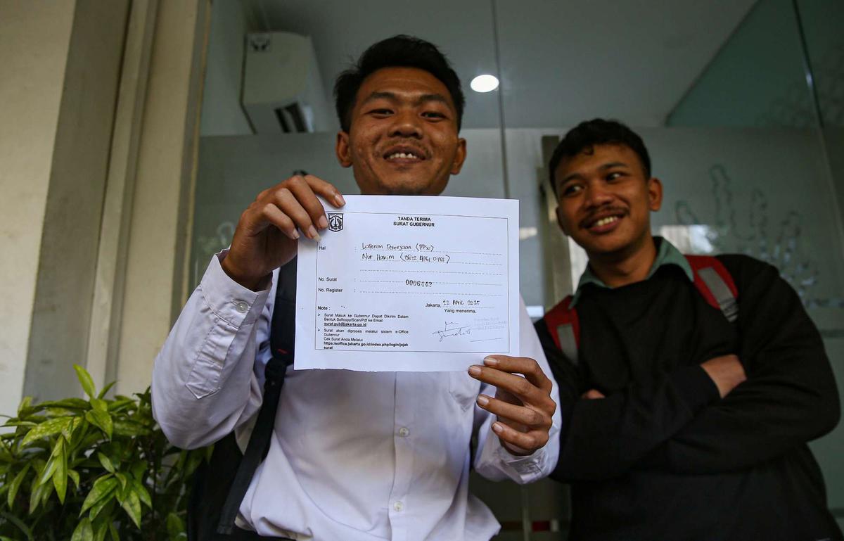 Ratusan orang melamar sebagai pasukan oranye di Balai Kota DKI Jakarta