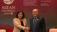 Perwakilan Dagang Amerika Serikat, Katherine Tai, dan Menteri Perdagangan Indonesia, Zulkifli Hasan, mengadakan pertemuan pada Senin, 21 Agustus 2023. (Dok: U.S. Embassy Jakarta-Press Office)