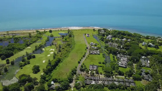 Liburan Akhir Tahun 2026, Berani Coba Skydiving di Tanjung Lesung?