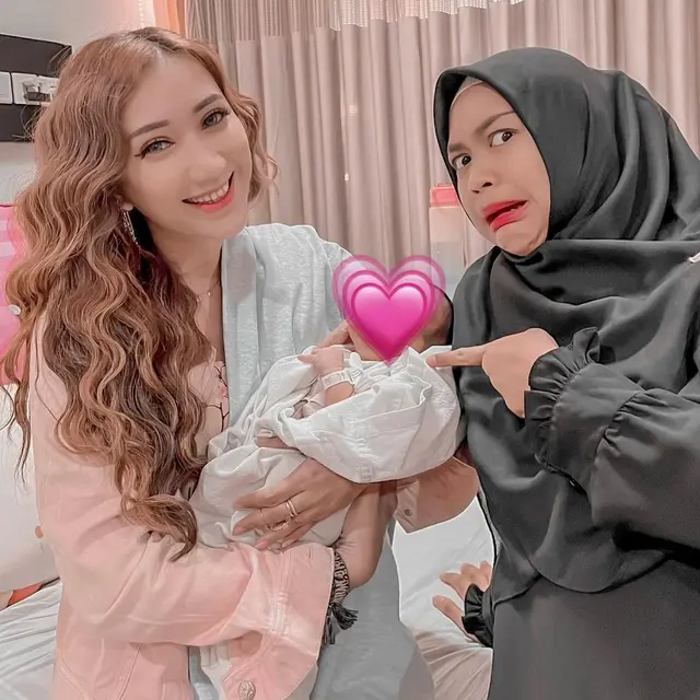 6 Potret Persahabatan Ria Ricis dan Marissa Chacha dari Lajang hingga Punya Anak